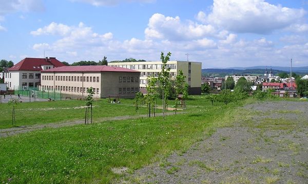 Aktuální fotografie vstupu do ZŠ Žamberk Nádražní 743