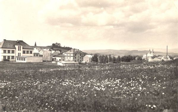 Aktuální fotografie vstupu do ZŠ Žamberk Nádražní 743