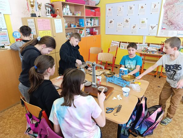 4.A Měříme, vážíme, Zasíváme + Robotika
